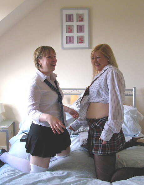 TAC Amateurs are excited to present you with a gallery showcasing Samantha in lesbian fantasies