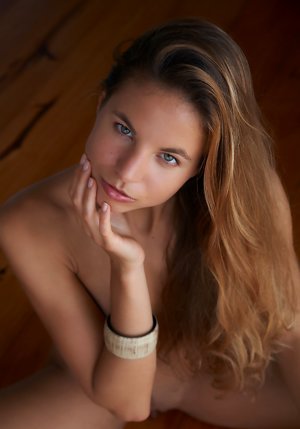 Errotica Archives picture collection featuring Antea unveiling amazing body