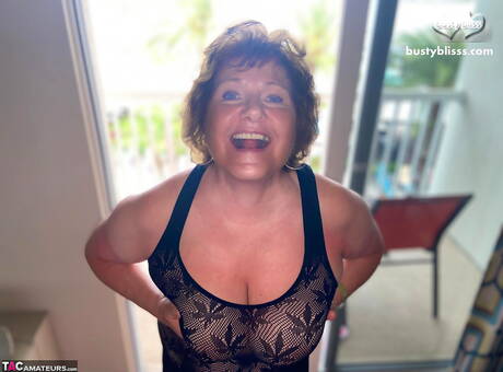 TAC Amateurs offers a xxx picture gallery with Busty Bliss in blowing dick porn